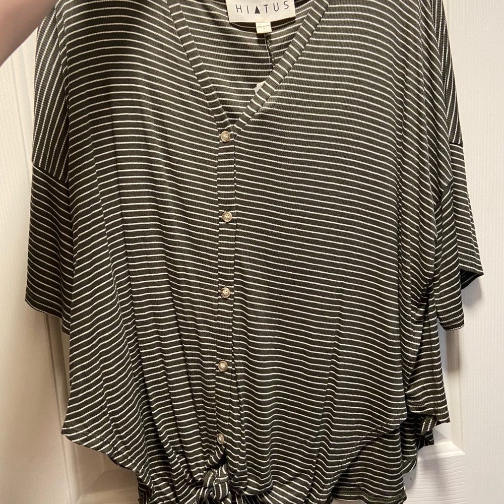 Hiatus Green/ Ivory Button Down Knotted Tee